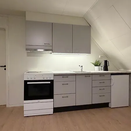 Apartment 1892 By Five *
